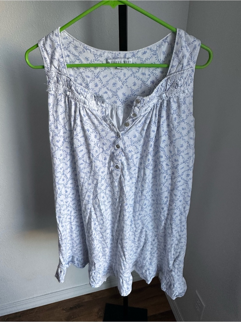 Eileen West White & Light Blue Floral Sleeveless sleepshirt